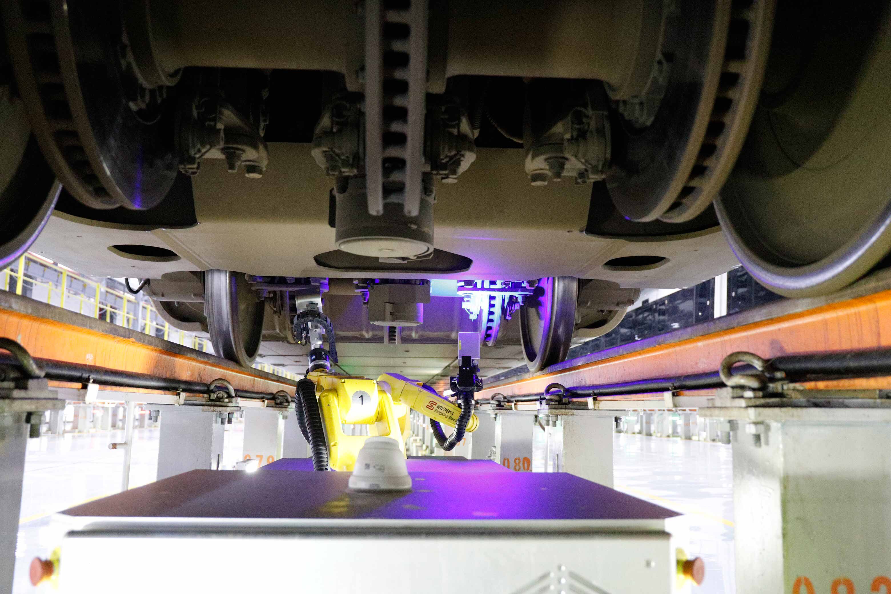 派勤硬件攜手智能機器人檢修鐵路，科技助力安全春運